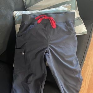 Gently worn FIGS Deep Charcoal Kade Cargo Scrub Pants - Size S Petite